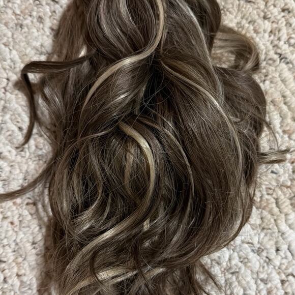 Other - Synthetic claw clip hair extensions light brown and blonde